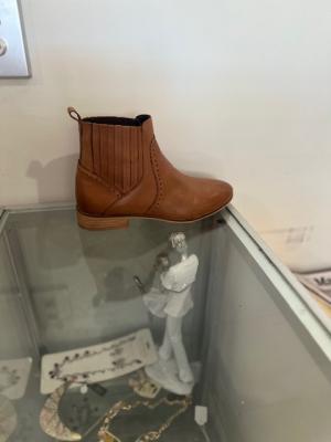 File Tan Boots